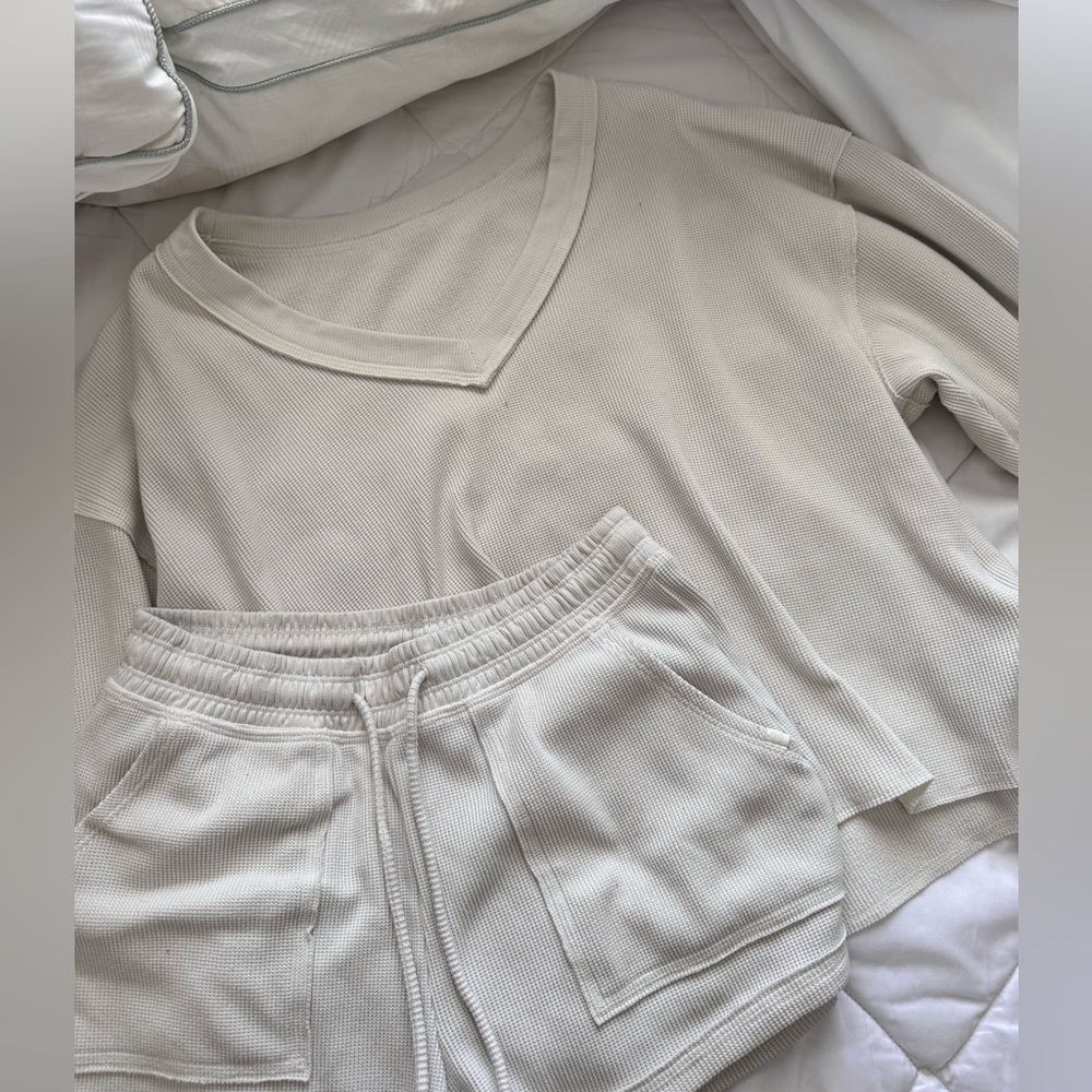White lounge set